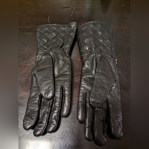 Ladies never worn Cole Haan leather gloves Small - Picture 2 of 3